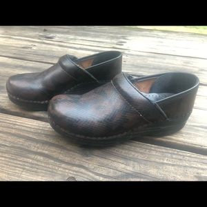 Dansko clogs brown/black patterned